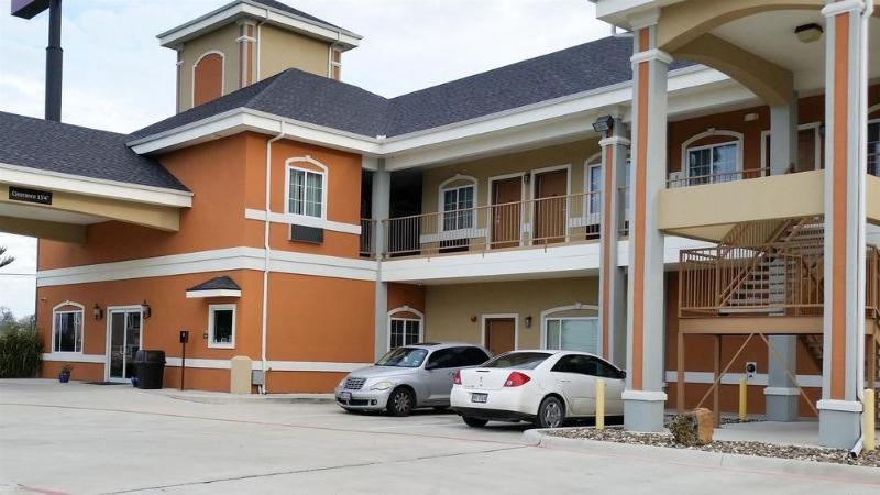Belmont Inn And Suites Beeville Esterno foto